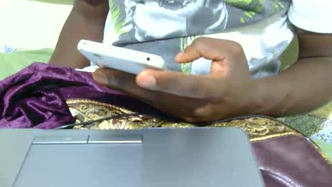 malaika online show from 04/30/26, 12:33