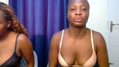 Snapshot of hotkiller_ chatting on 04/12/26, 03:06 Lindahcyn online show from 04/12/26, 03:06