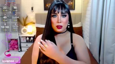 Snapshot of hotlexus69 chatting on 11/17/25, 04:51 LEXUS online show from 11/17/25, 04:51