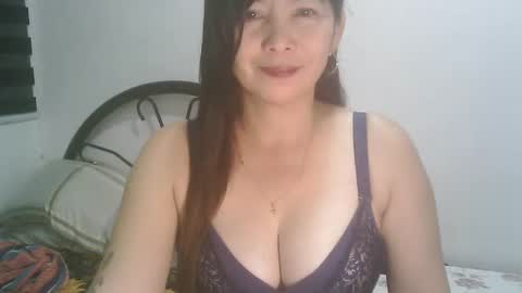 Snapshot of hotmamajen4u chatting on 02/12/25, 12:27 hotmamajen4u online show from 02/12/25, 12:27