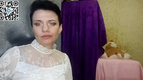 hotmamaqueen234 online show from 04/05/26, 05:54