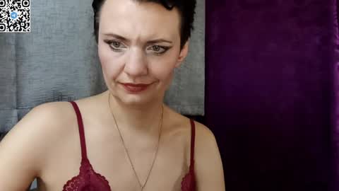 hotmamaqueen234 online show from 04/15/26, 07:58
