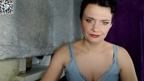 hotmamaqueen234 online show from 04/16/26, 07:14