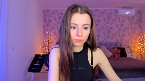 Snapshot of hotmolly_ chatting on 06/11/26, 10:02 hotmolly_ online show from 06/11/26, 10:02