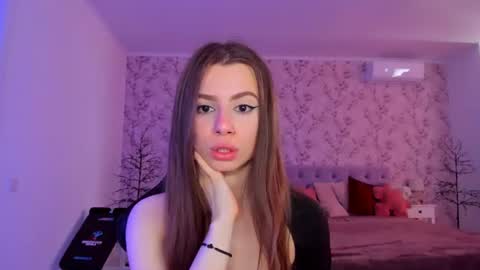 Snapshot of hotmolly_ chatting on 06/19/26, 09:46 hotmolly_ online show from 06/19/26, 09:46