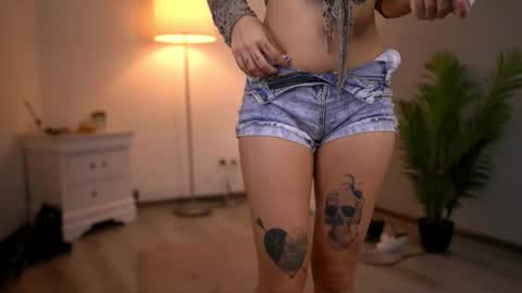 Molly online show from 11/01/25, 05:20