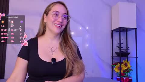 Snapshot of hotpawgmilf chatting on 07/10/26, 05:23 Sussy Bloom online show from 07/10/26, 05:23