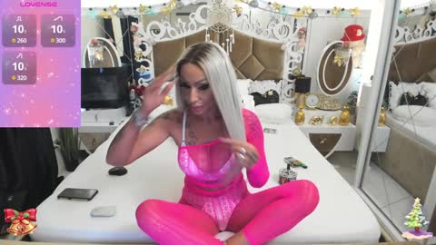 Snapshot of hotred69xxx chatting on 12/13/24, 03:32 Delya- online show from 12/13/24, 03:32