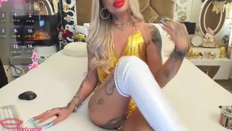 Snapshot of hotred69xxx chatting on 02/14/25, 03:36 Delya- online show from 02/14/25, 03:36