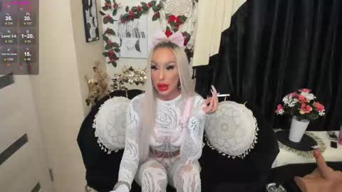 Snapshot of hotred69xxx chatting on 10/18/25, 04:19 Delya- online show from 10/18/25, 04:19