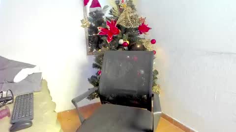 Hott Hanna online show from 12/15/24, 08:41