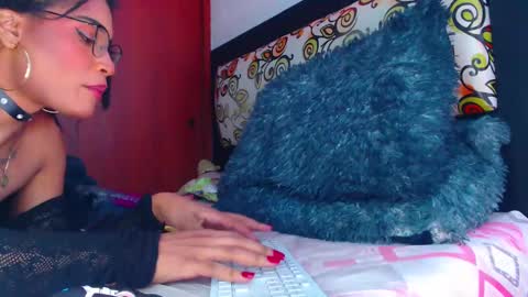 Snapshot of hottie_cristal chatting on 10/29/25, 06:37 Marjorie online show from 10/29/25, 06:37