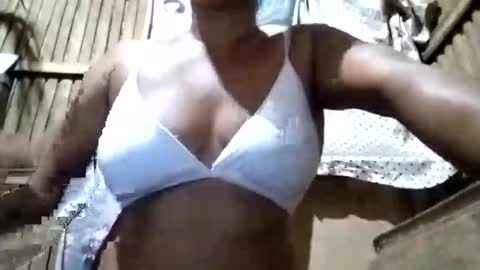 Snapshot of hottie_mama2022 chatting on 11/11/25, 12:27 Lyn online show from 11/11/25, 12:27