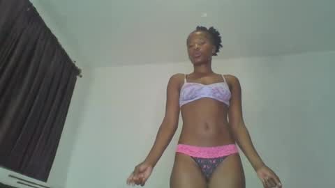 Snapshot of hottie_mistie chatting on 07/12/26, 11:29 hottie_mistie online show from 07/12/26, 11:29