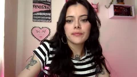 Snapshot of hottietat4u chatting on 11/26/25, 03:24 Tat online show from 11/26/25, 03:24