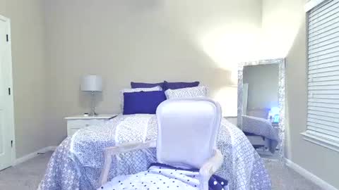 Maggie online show from 11/08/25, 04:34