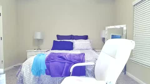 Maggie online show from 11/21/25, 05:39