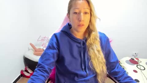 hottychrystal online show from 12/01/25, 10:31