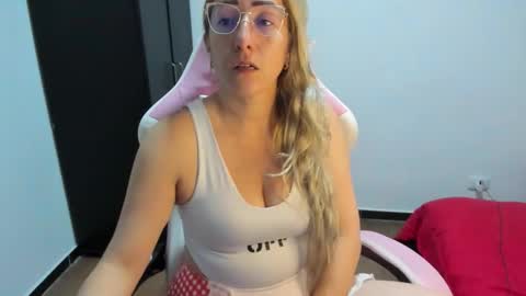 hottychrystal online show from 12/22/25, 10:40