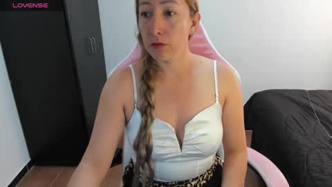 hottychrystal online show from 05/14/26, 02:35