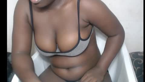 Snapshot of hottylissa1 chatting on 10/07/25, 07:00 hottylissa1 online show from 10/07/25, 07:00