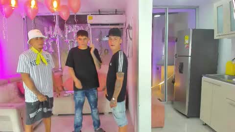 Snapshot of houseofwarrios chatting on 11/08/25, 06:02 we are Harry Jersi pablo and our mod talco online show from 11/08/25, 06:02