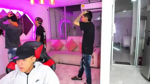 Snapshot of houseofwarrios chatting on 11/22/25, 05:28 we are Harry Jersi pablo and our mod talco online show from 11/22/25, 05:28