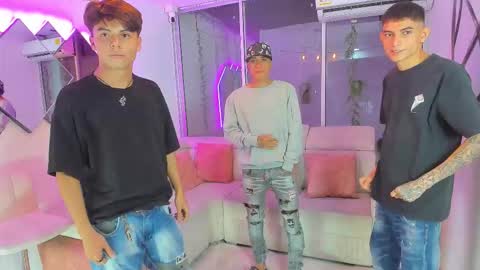 Snapshot of houseofwarrios chatting on 11/25/25, 05:29 we are Harry Jersi pablo and our mod talco online show from 11/25/25, 05:29