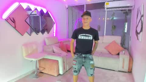 Snapshot of houseofwarrios chatting on 11/26/25, 05:30 we are Harry Jersi pablo and our mod talco online show from 11/26/25, 05:30