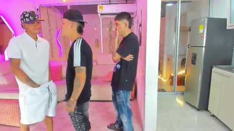 Snapshot of houseofwarrios chatting on 11/28/25, 05:32 we are Harry Jersi pablo and our mod talco online show from 11/28/25, 05:32