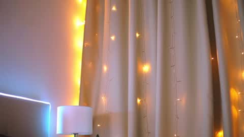 Snapshot of howimeturmum chatting on 12/21/24, 10:50 ash. see u on sunday online show from 12/21/24, 10:50