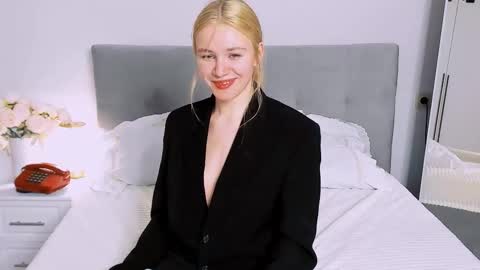 Snapshot of howimeturmum chatting on 11/05/25, 04:18 ash. see u on sunday online show from 11/05/25, 04:18