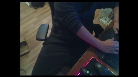 Snapshot of hrnyinutah chatting on 10/27/25, 03:49 hrnyinutah online show from 10/27/25, 03:49