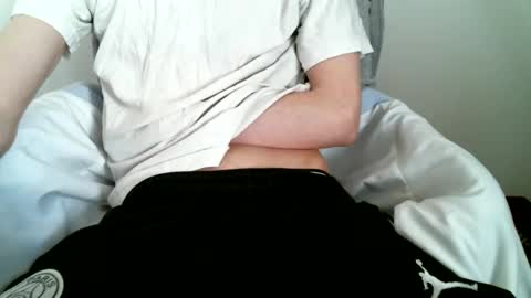 Snapshot of hug_me chatting on 10/26/25, 12:33 Keanu online show from 10/26/25, 12:33