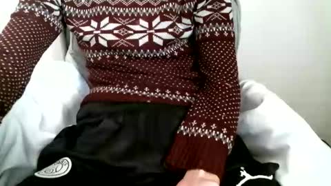 Snapshot of hug_me chatting on 10/30/25, 11:55 Keanu online show from 10/30/25, 11:55