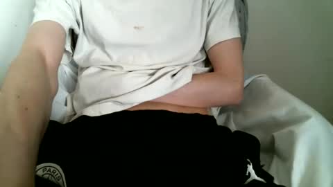 Snapshot of hug_me chatting on 10/31/25, 11:55 Keanu online show from 10/31/25, 11:55