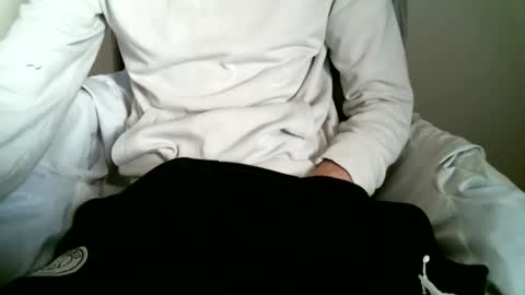 Snapshot of hug_me chatting on 11/05/25, 11:21 Keanu online show from 11/05/25, 11:21