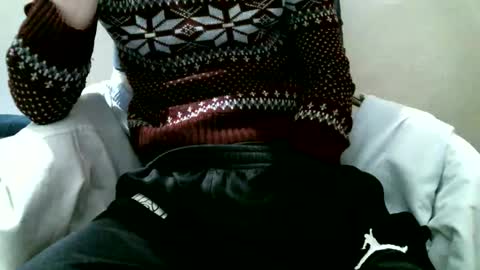 Snapshot of hug_me chatting on 11/14/25, 06:39 Keanu online show from 11/14/25, 06:39