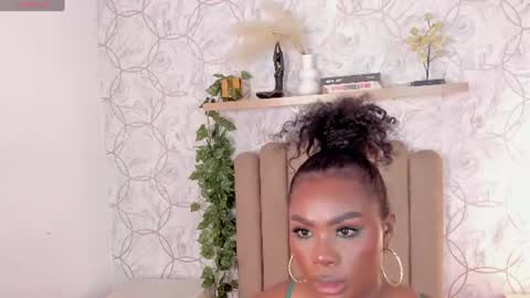 Snapshot of huge_boobs_ebony chatting on 06/18/26, 07:18 huge boobs ebony online show from 06/18/26, 07:18