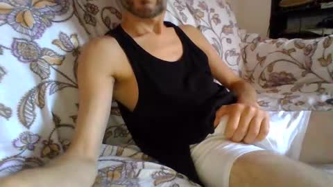 Snapshot of hugebobforever1983 chatting on 09/21/25, 09:44 hugebobforever1983 online show from 09/21/25, 09:44