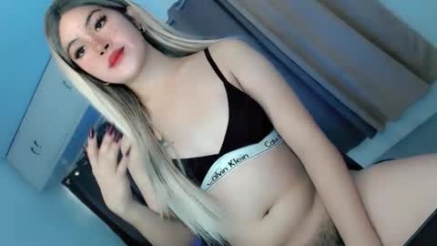 Snapshot of hugecockyanny chatting on 09/26/25, 10:47 Yhanie online show from 09/26/25, 10:47