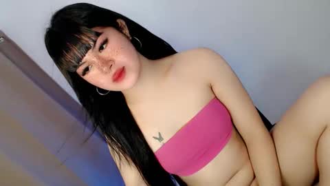 Snapshot of hugecockyanny chatting on 10/26/25, 10:47 Yhanie online show from 10/26/25, 10:47