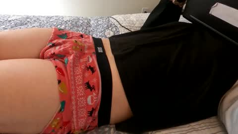 HugeCumshots online show from 04/11/26, 06:01