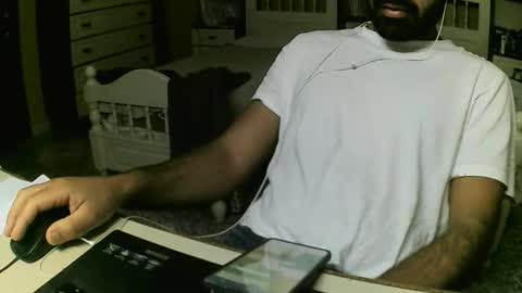 hugeveiny online show from 11/17/25, 07:47