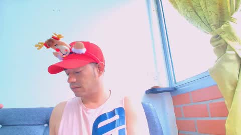 Snapshot of hugo_bighot chatting on 12/03/24, 01:32 hugo_bighot online show from 12/03/24, 01:32