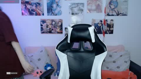 Snapshot of hugomin chatting on 12/16/24, 05:49 HugoMin online show from 12/16/24, 05:49