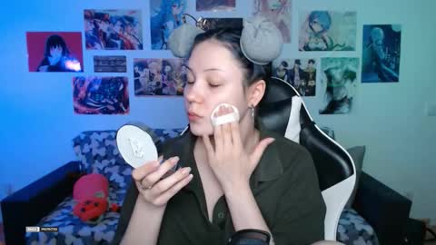 Snapshot of hugomin chatting on 09/22/25, 01:18 HugoMin online show from 09/22/25, 01:18