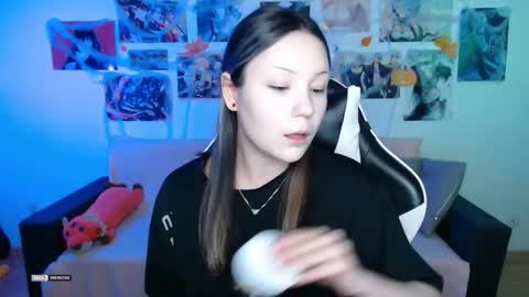 Snapshot of hugomin chatting on 10/17/25, 02:19 HugoMin online show from 10/17/25, 02:19