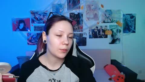 Snapshot of hugomin chatting on 11/18/25, 07:13 HugoMin online show from 11/18/25, 07:13