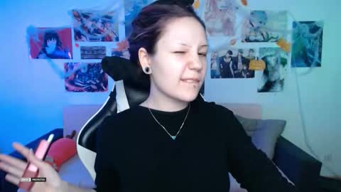 Snapshot of hugomin chatting on 11/19/25, 08:58 HugoMin online show from 11/19/25, 08:58